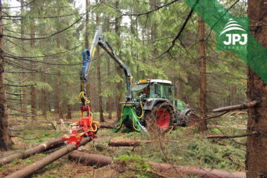 Hydraulická ruka FARMA C6,7G3 a stínacia hlavice Naarva S23C na traktore Fendt